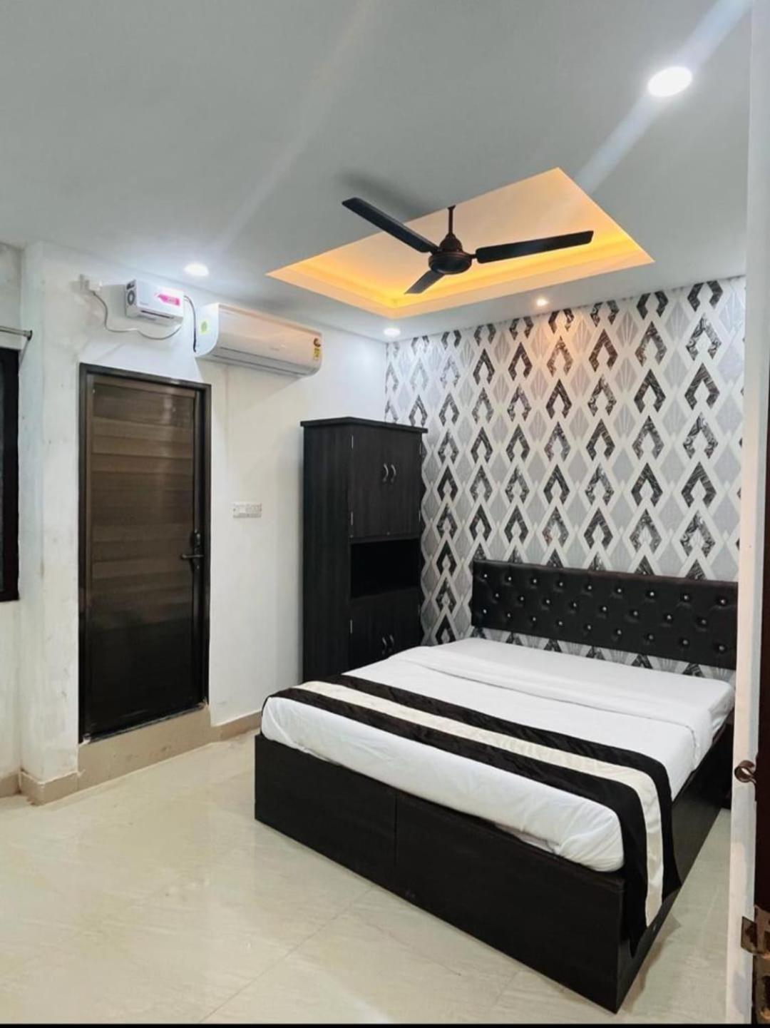 Hotel Shiv Mangalam Near Kashi Vishwanath Tample Varanasi Ngoại thất bức ảnh