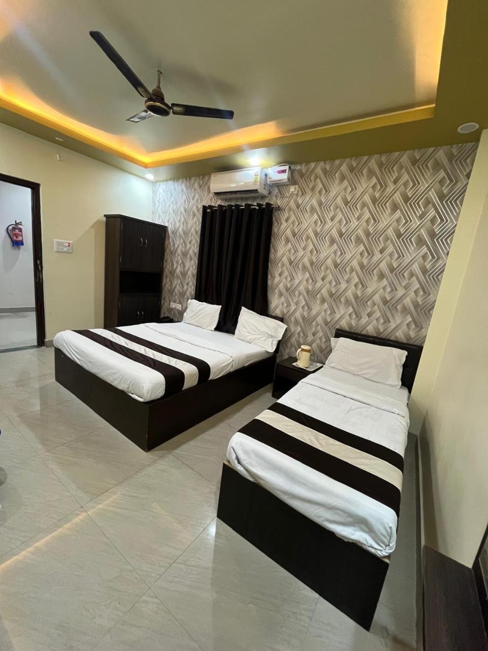 Hotel Shiv Mangalam Near Kashi Vishwanath Tample Varanasi Ngoại thất bức ảnh