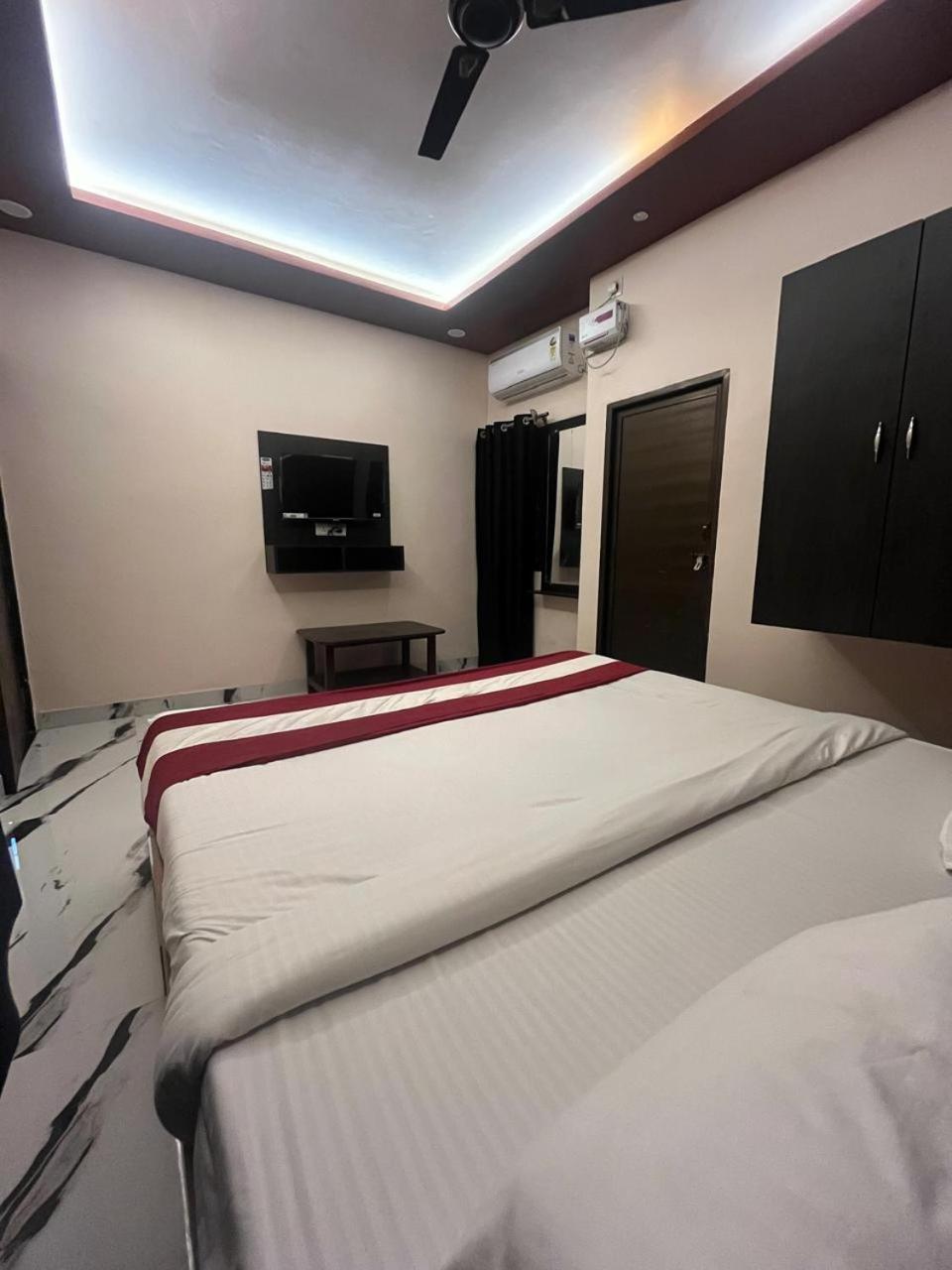 Hotel Shiv Mangalam Near Kashi Vishwanath Tample Varanasi Ngoại thất bức ảnh