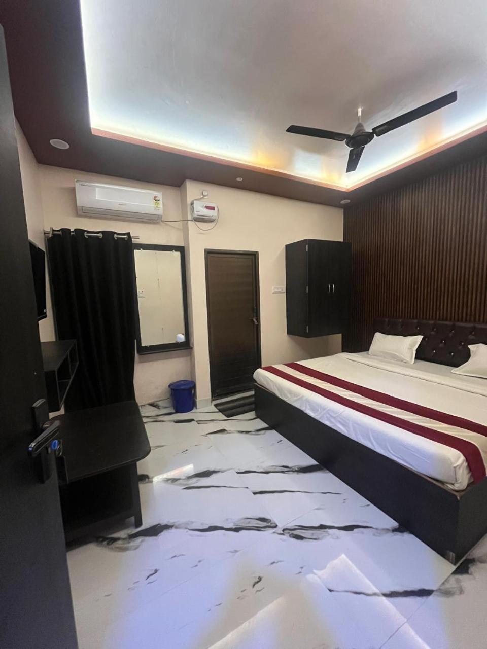 Hotel Shiv Mangalam Near Kashi Vishwanath Tample Varanasi Ngoại thất bức ảnh